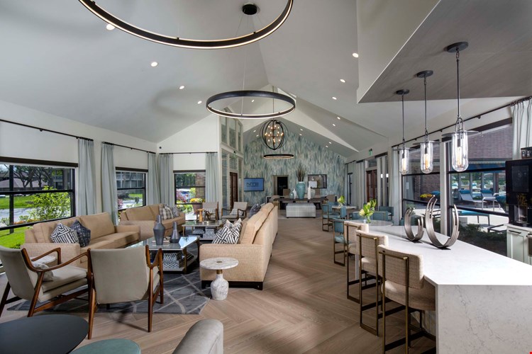 Willow Lake Apartments and Townhomes Image 8