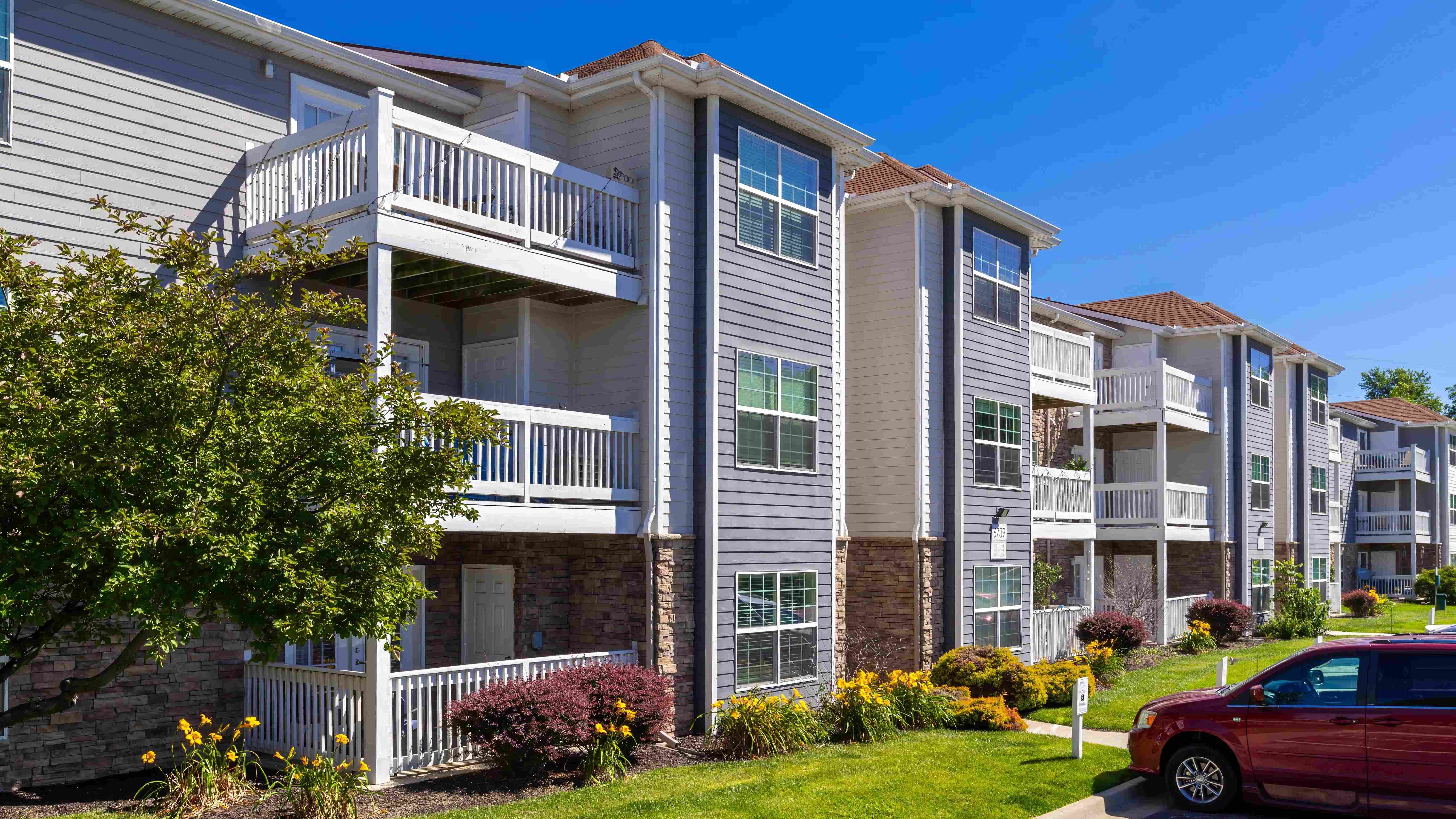 Enjoy the beautiful, modern architecture and well-maintained landscaping of Lenox West, where comfort and style meet in our spacious apartment homes.