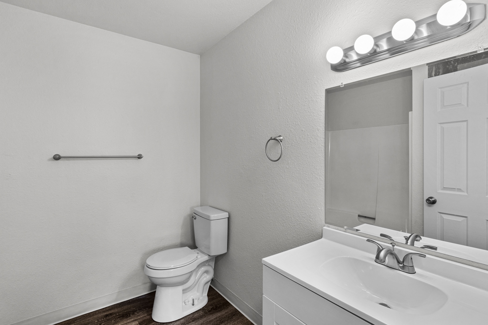 Creekside Apartments Image 12