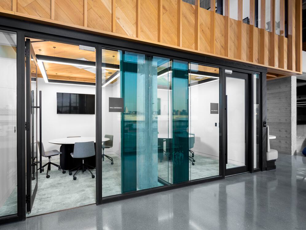 Work lounge with private work pods