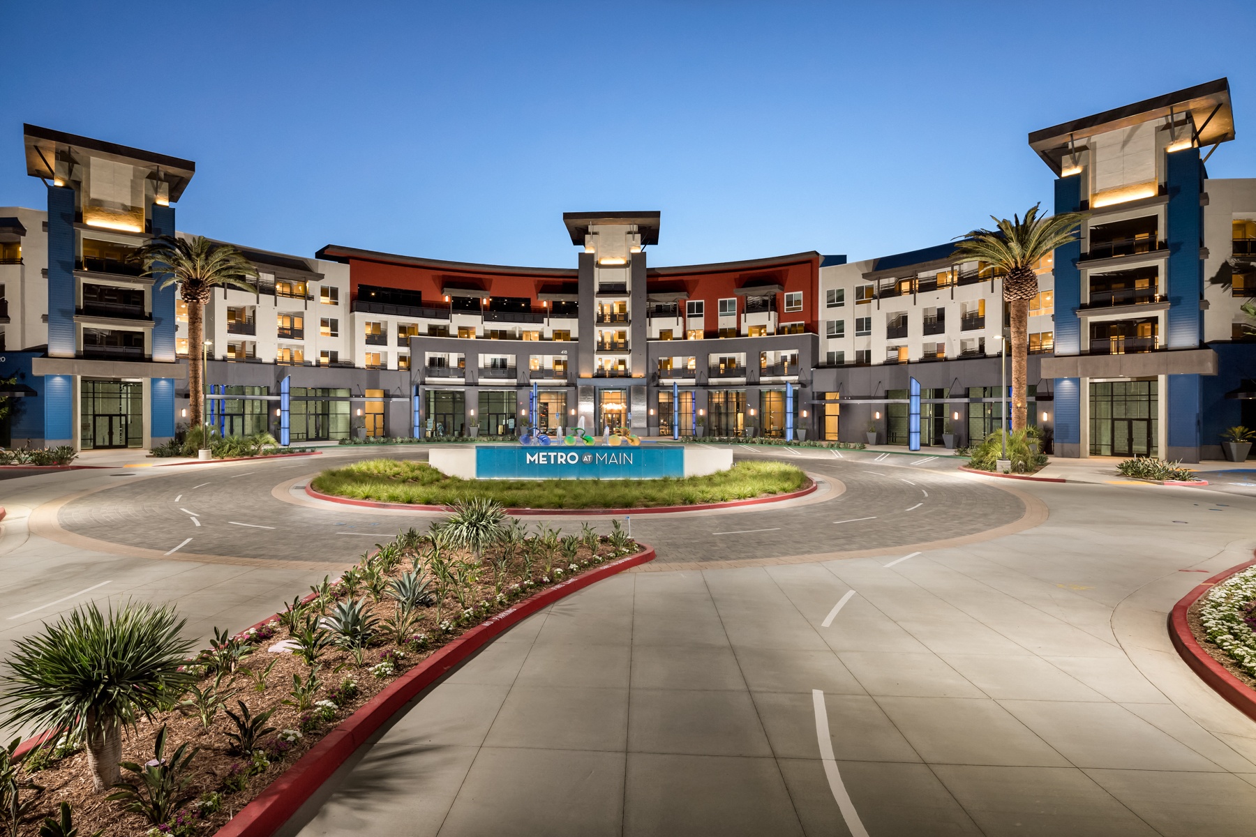 Corona, CA Metro at Main Apartments exterior