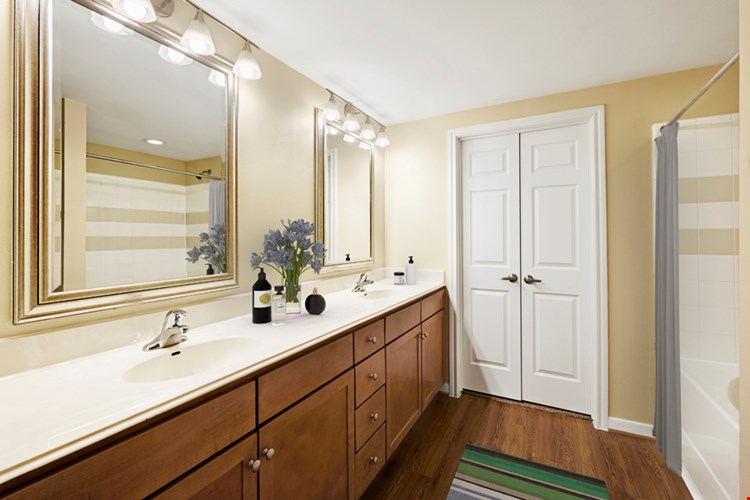 Camden Whispering Oaks Image 6