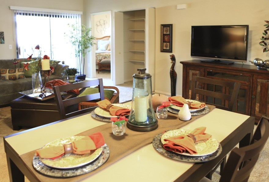 2x2 Dinning & Living Room