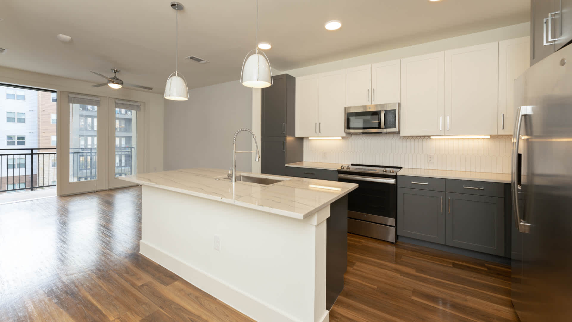 Olivian at the Realm Image 31