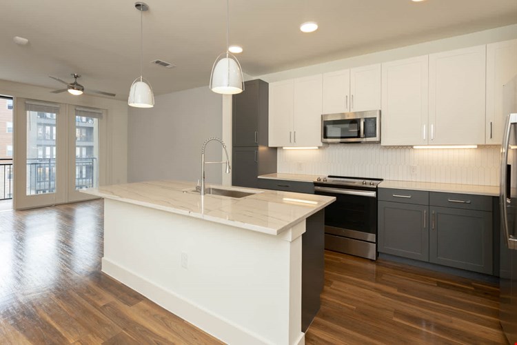 Olivian at the Realm Image 31