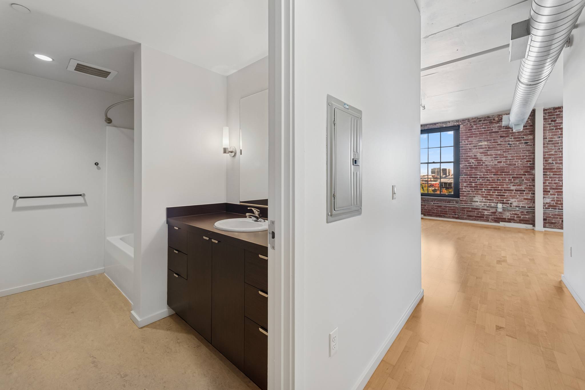 Crane Flats and Lofts Image 9