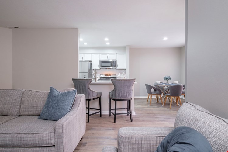 The Residence at Christopher Wren Apartments Image 3