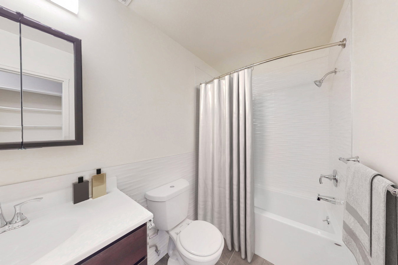 Royal Crest Image 10