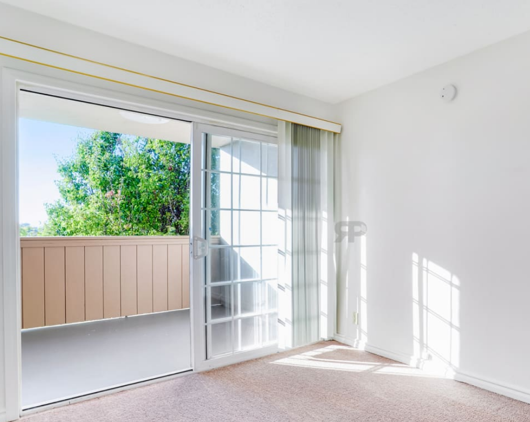 St Moritz Garden Apartments Image 5