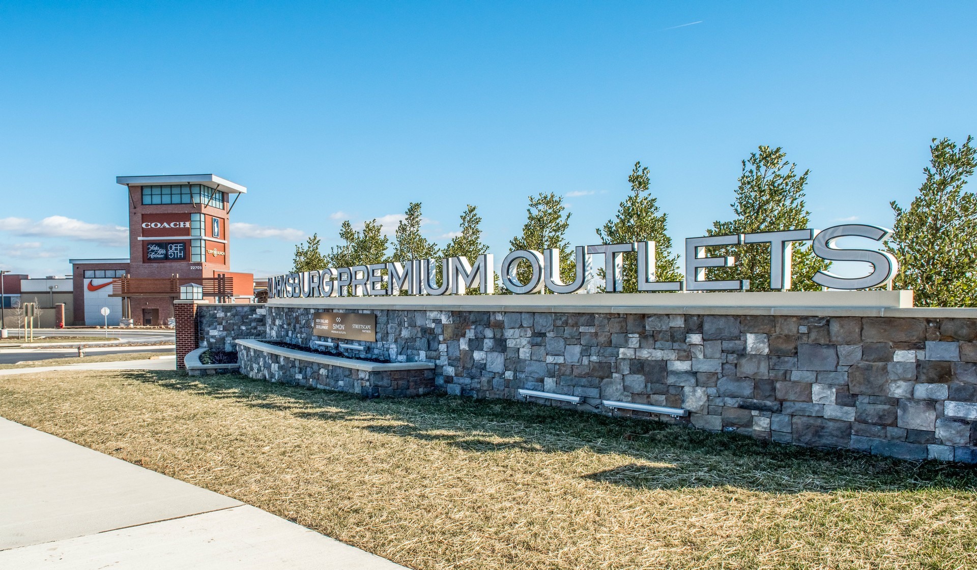 Lots of shopping and dining options are closeby