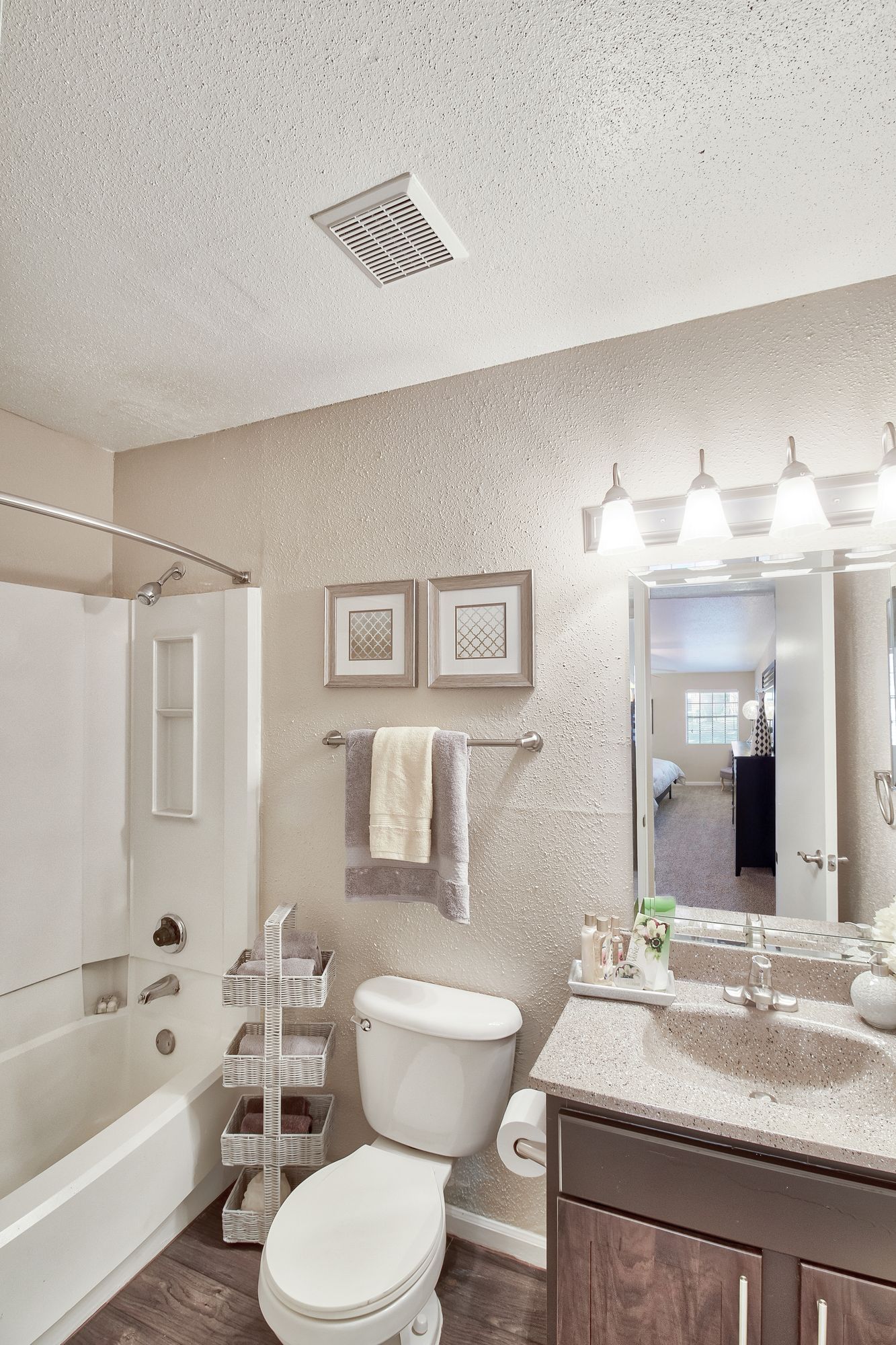 Promontory Point Apartments Image 28