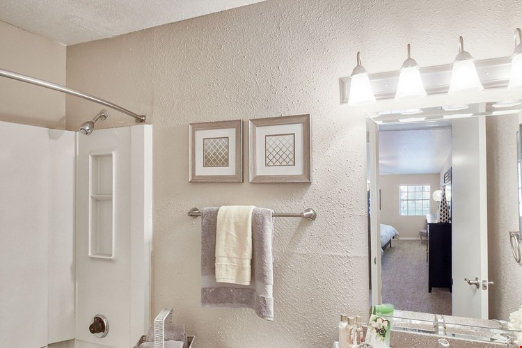 Promontory Point Apartments Image 28