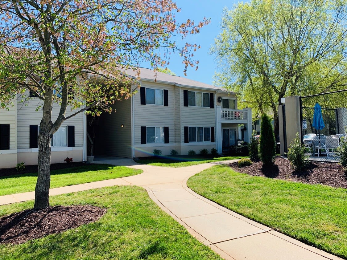 Crescent Oaks Apartments Image 9