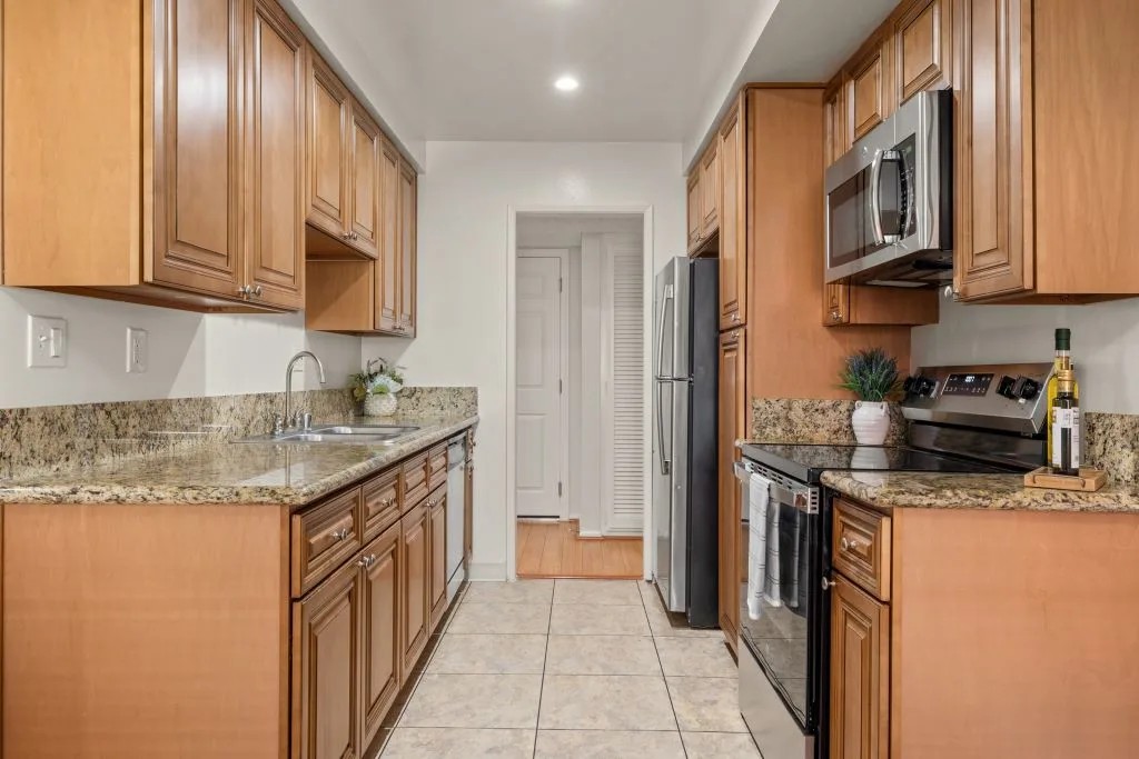 Lombardi Apartments Image 9