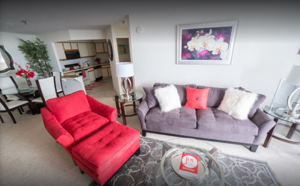 Water's Edge Towers Image 6