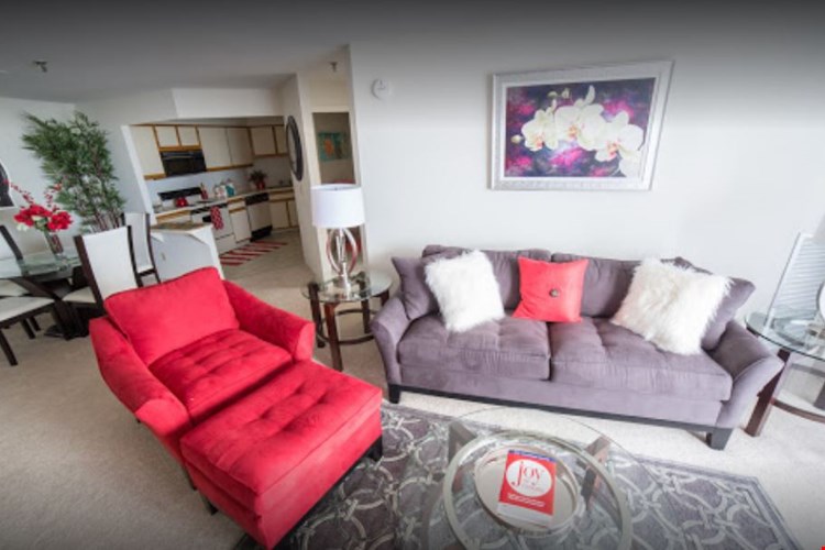 Water's Edge Towers Image 6