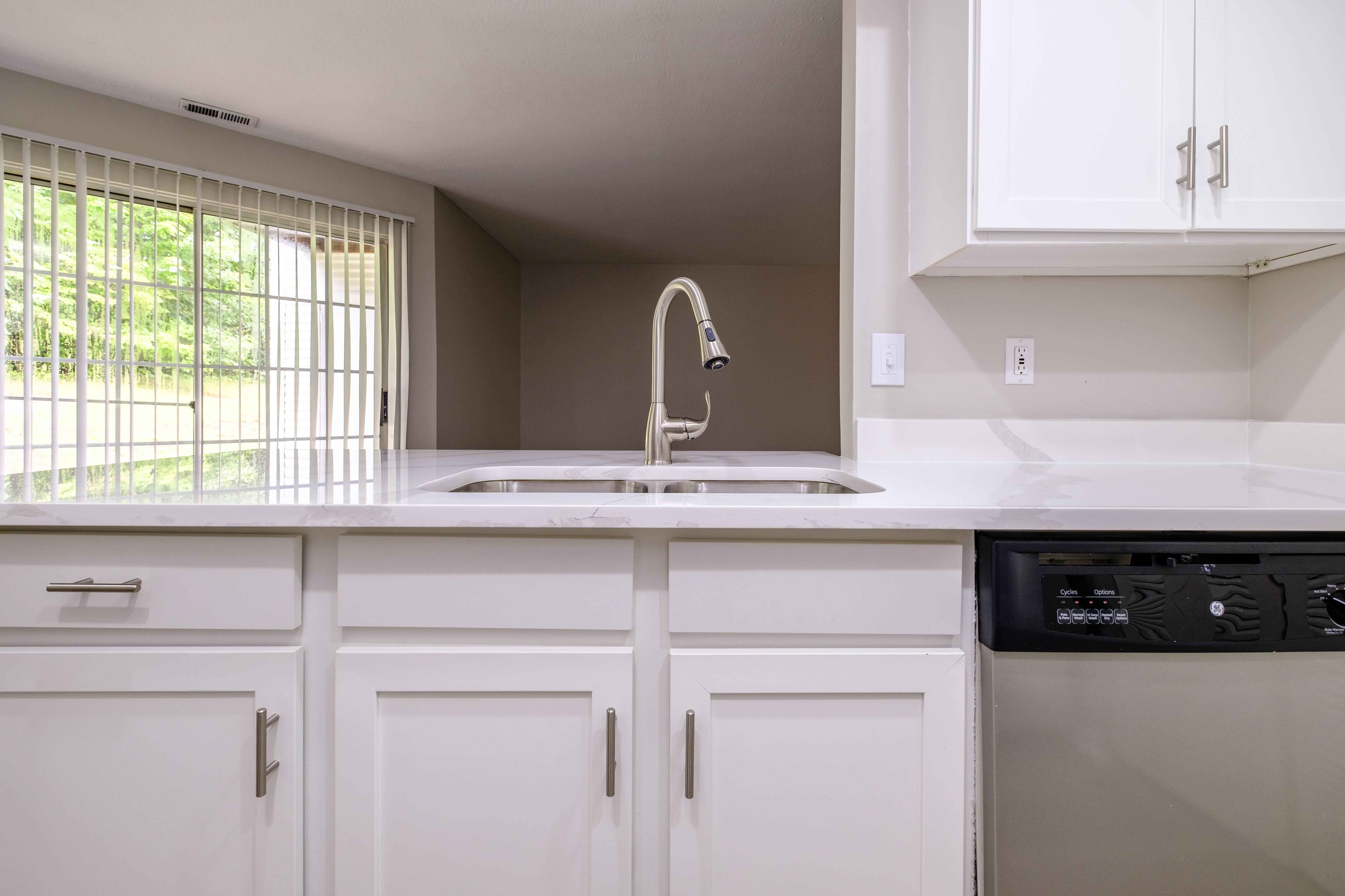 The Residence at Christopher Wren Apartments Image 13