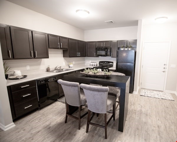 Sansom Pointe Senior Image 9