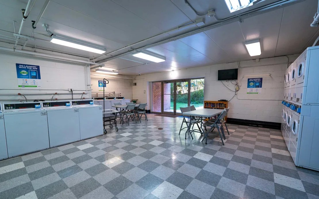 Laurel Village Apartments Image 9