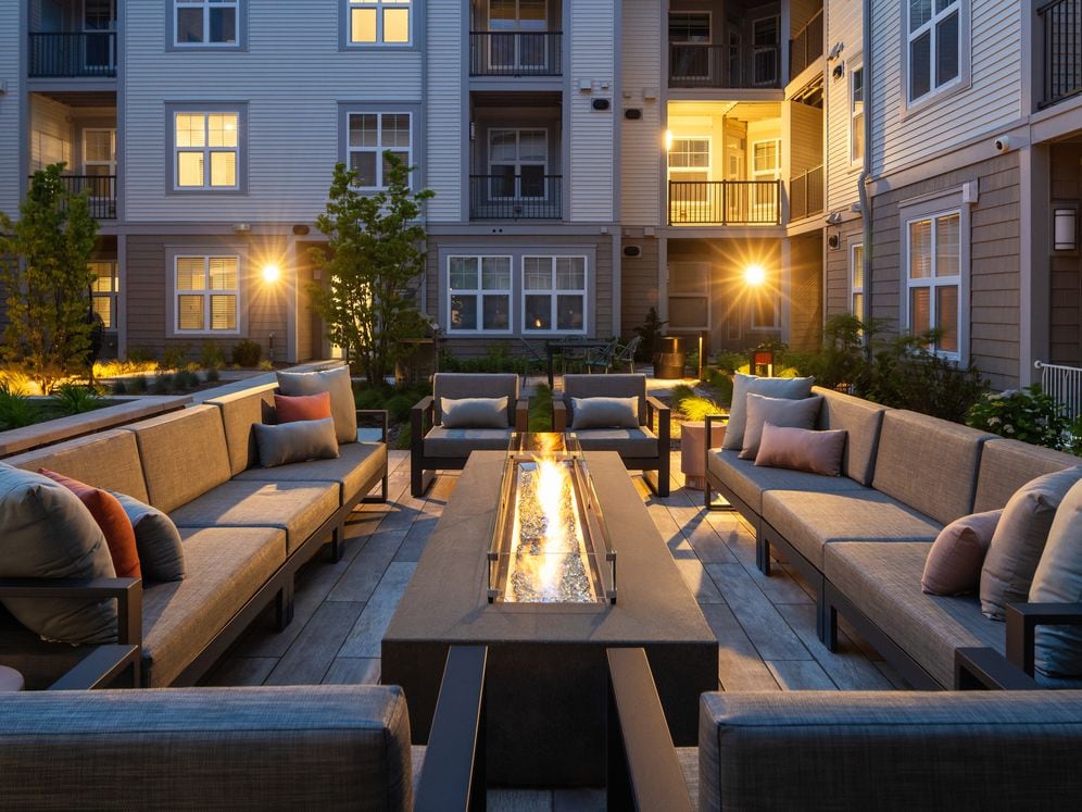 Outdoor lounge with fire pit