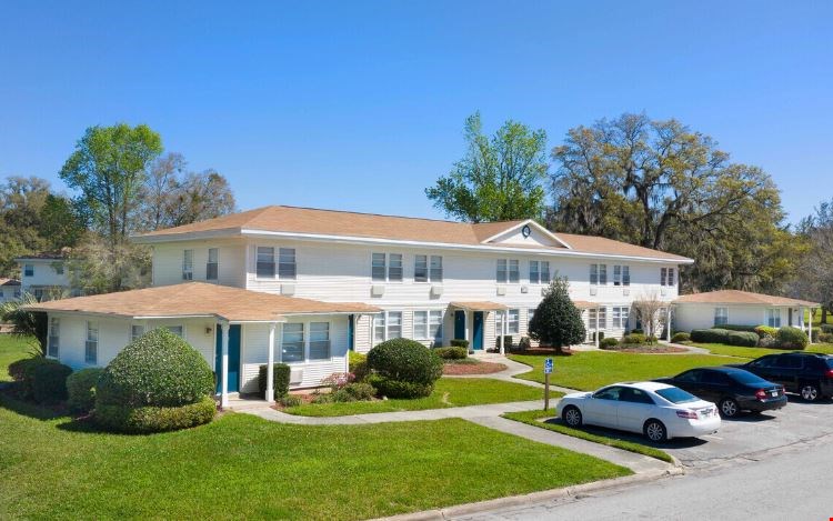 St Johns Landing Apartments Image 4