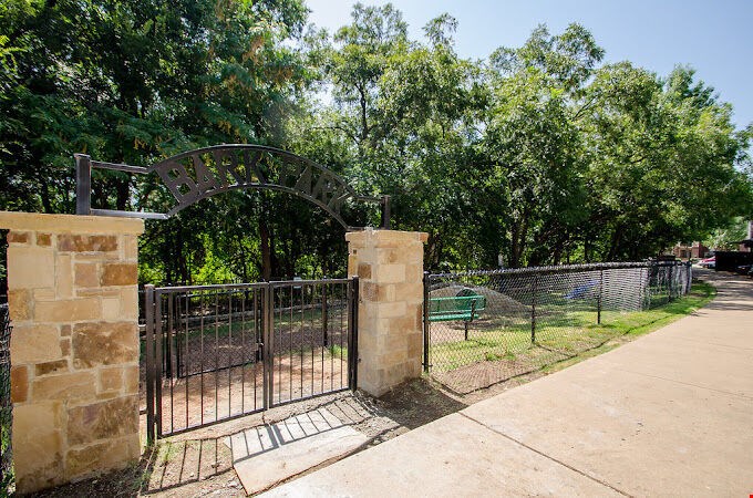 Larkin Apartment Homes Image 42