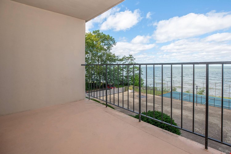 The Perch on Lake Image 13