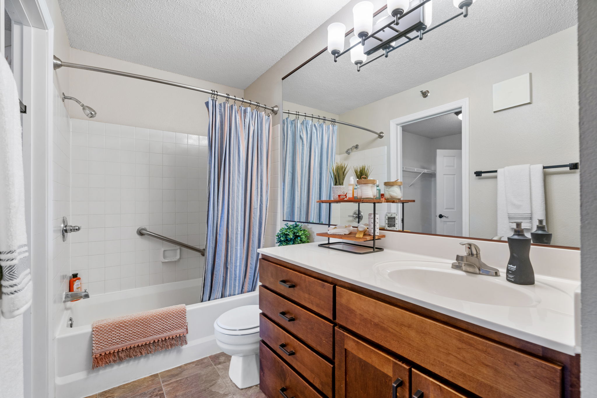 Cedars Lakeside Image 8