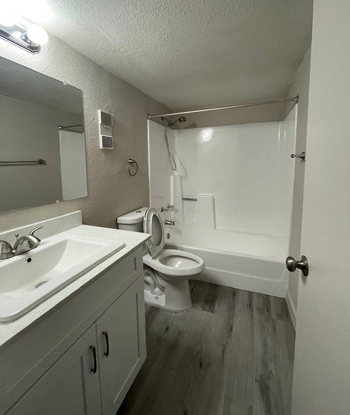 The Edge on Seventeen Image 6