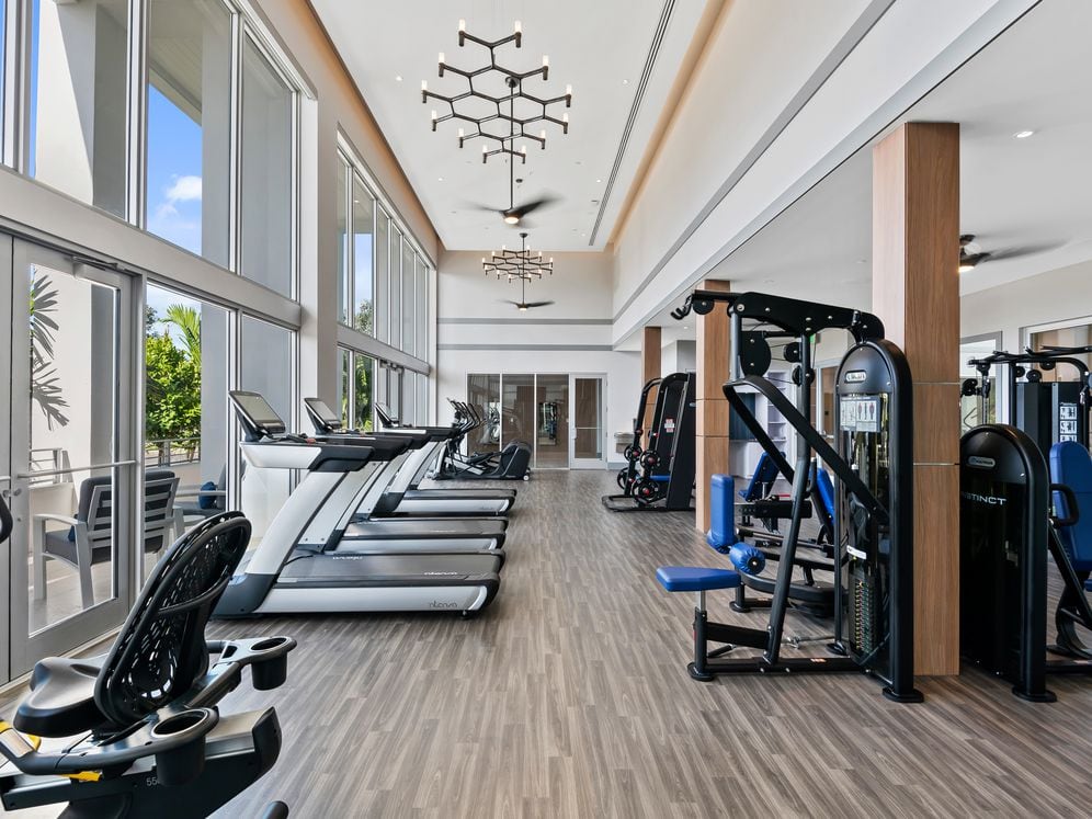 Fitness Center with virtual fitness programming and fitness studio
