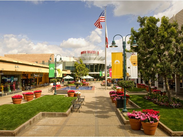 Alterra and Pravada are located near lots of shopping and entertainment at Grossmont Center