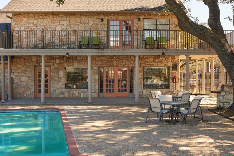 Distinction Apartment Homes Image 3