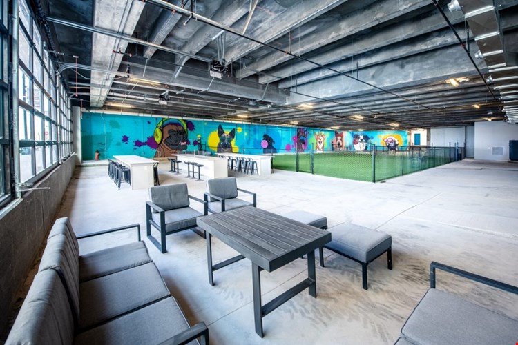 Pickwick Plaza Image 2