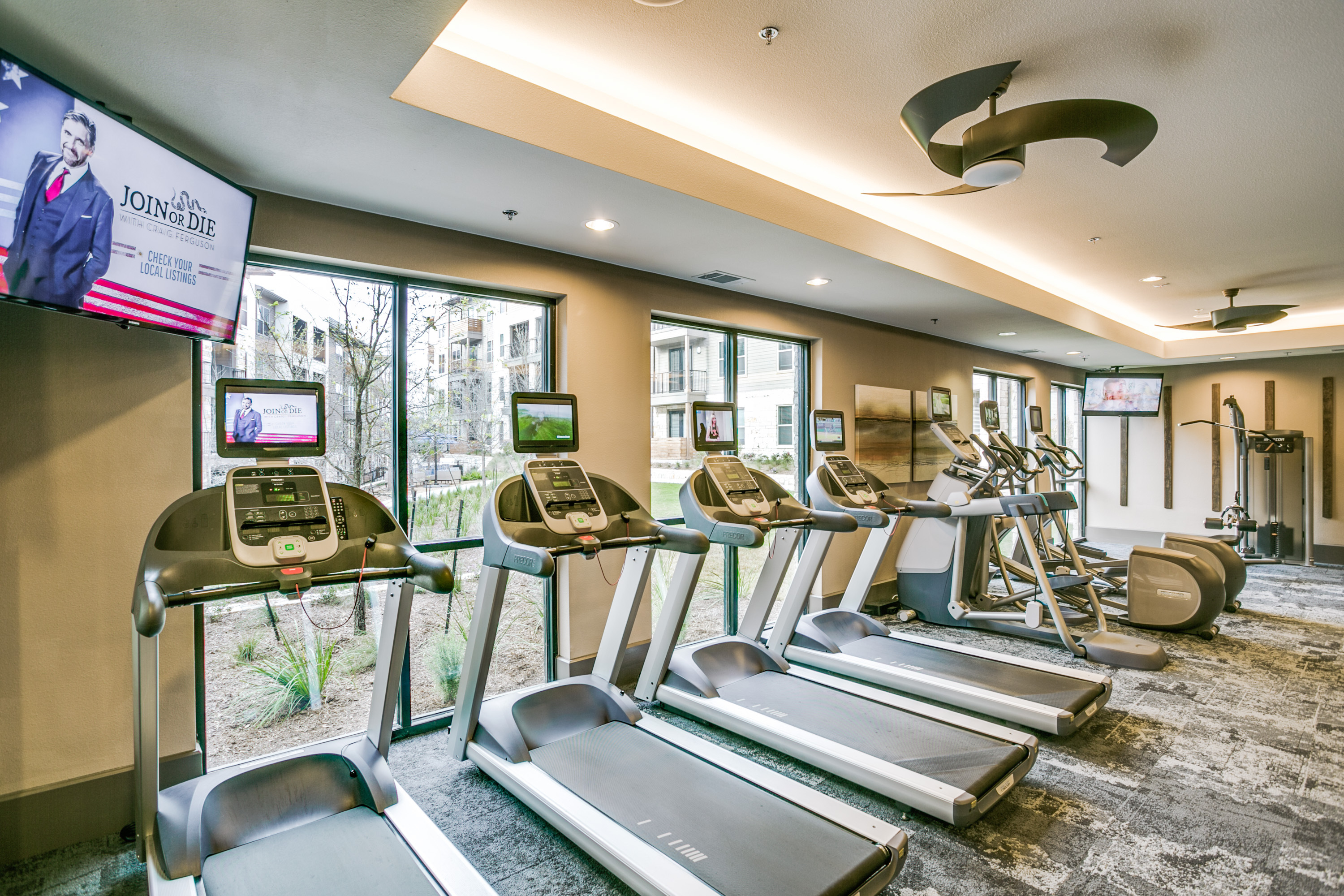  Henley at the Rim Image 10