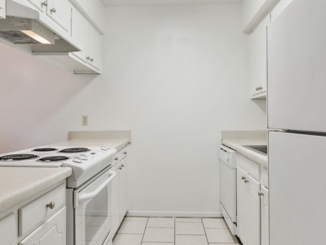 Warwick Apartments Image 11