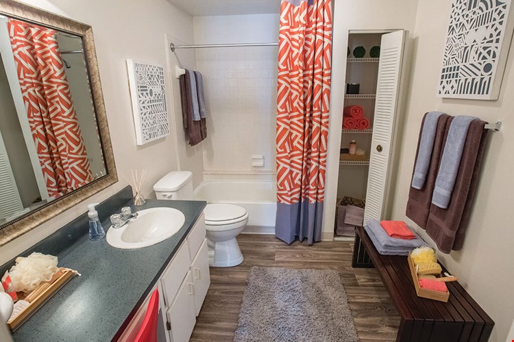 Saw Mill Village Apartments Image 20