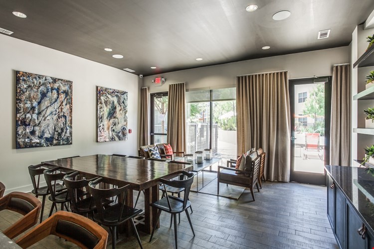 Yorktown Luxury Apartments Image 12