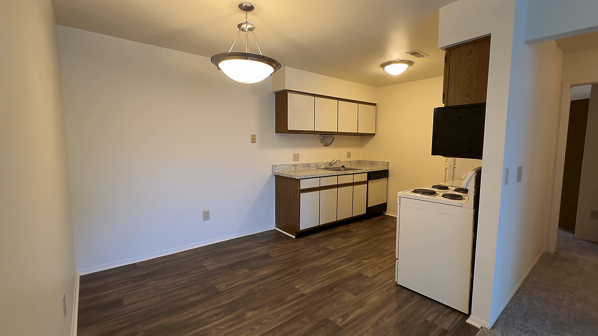 Lakeside Village Apartments Image 127