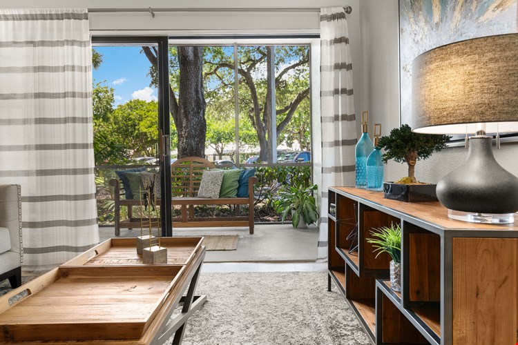 Emerald Palms Apartment Image 20