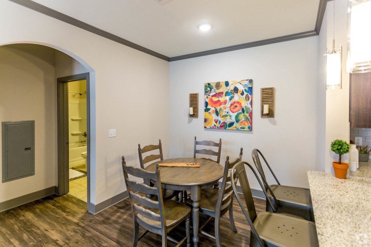 Vintage at Emory Road Apartments Image 3