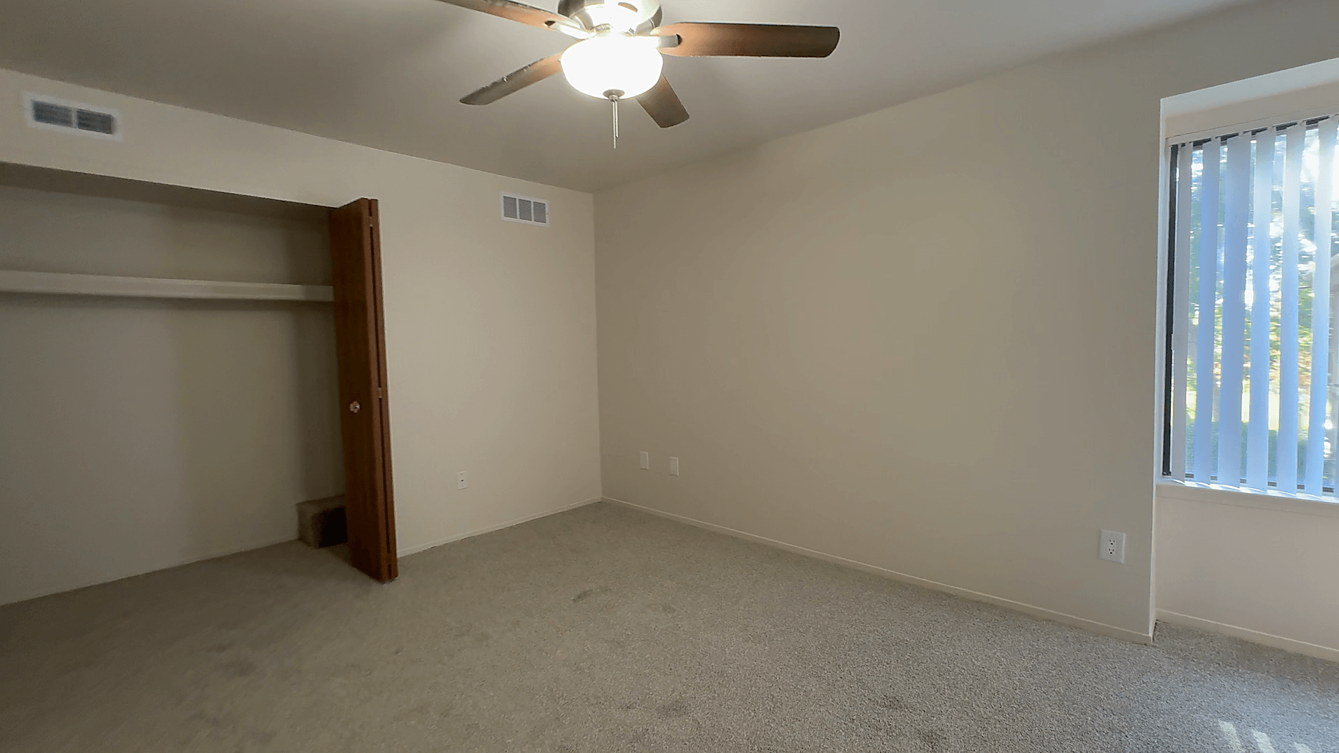 Lakeside Village Apartments Image 262