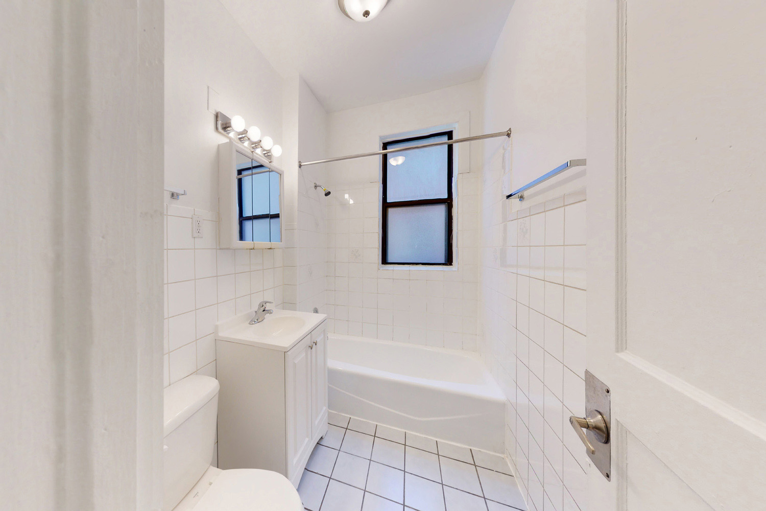 1018 E 54th Street Image 10