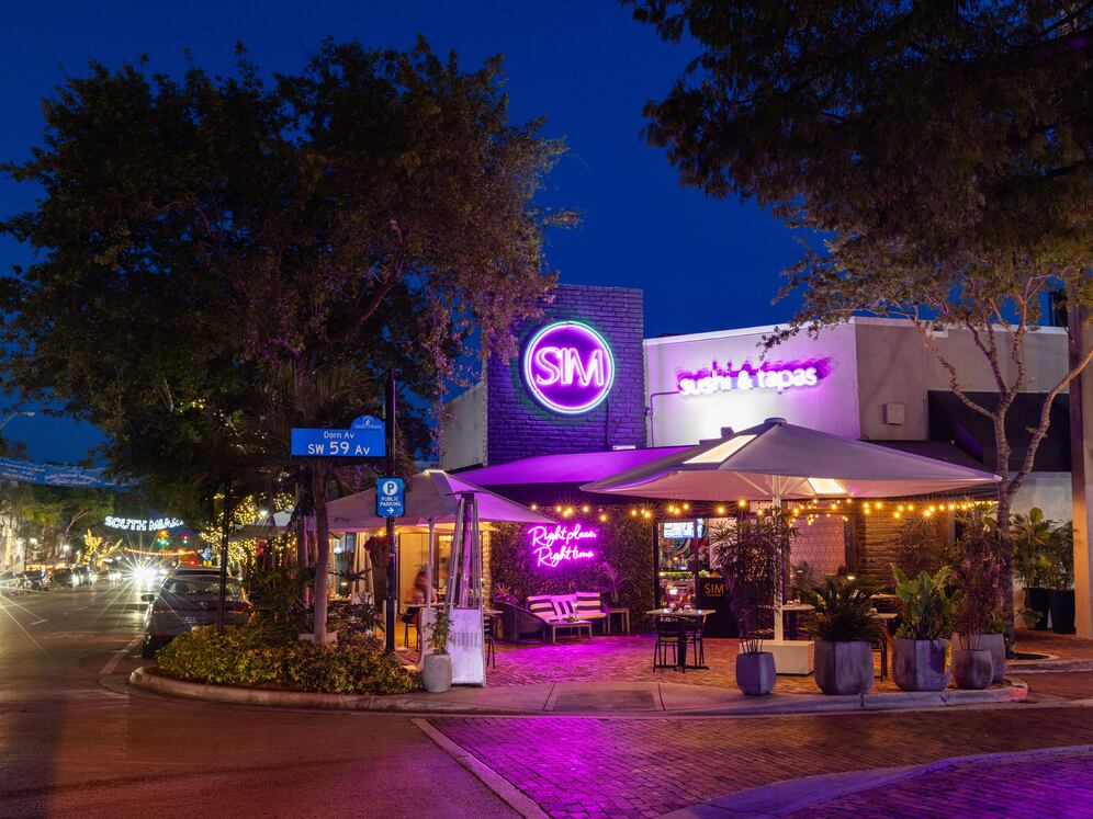 Convenient access to South Miami's renowned dining, retail, and entertainment