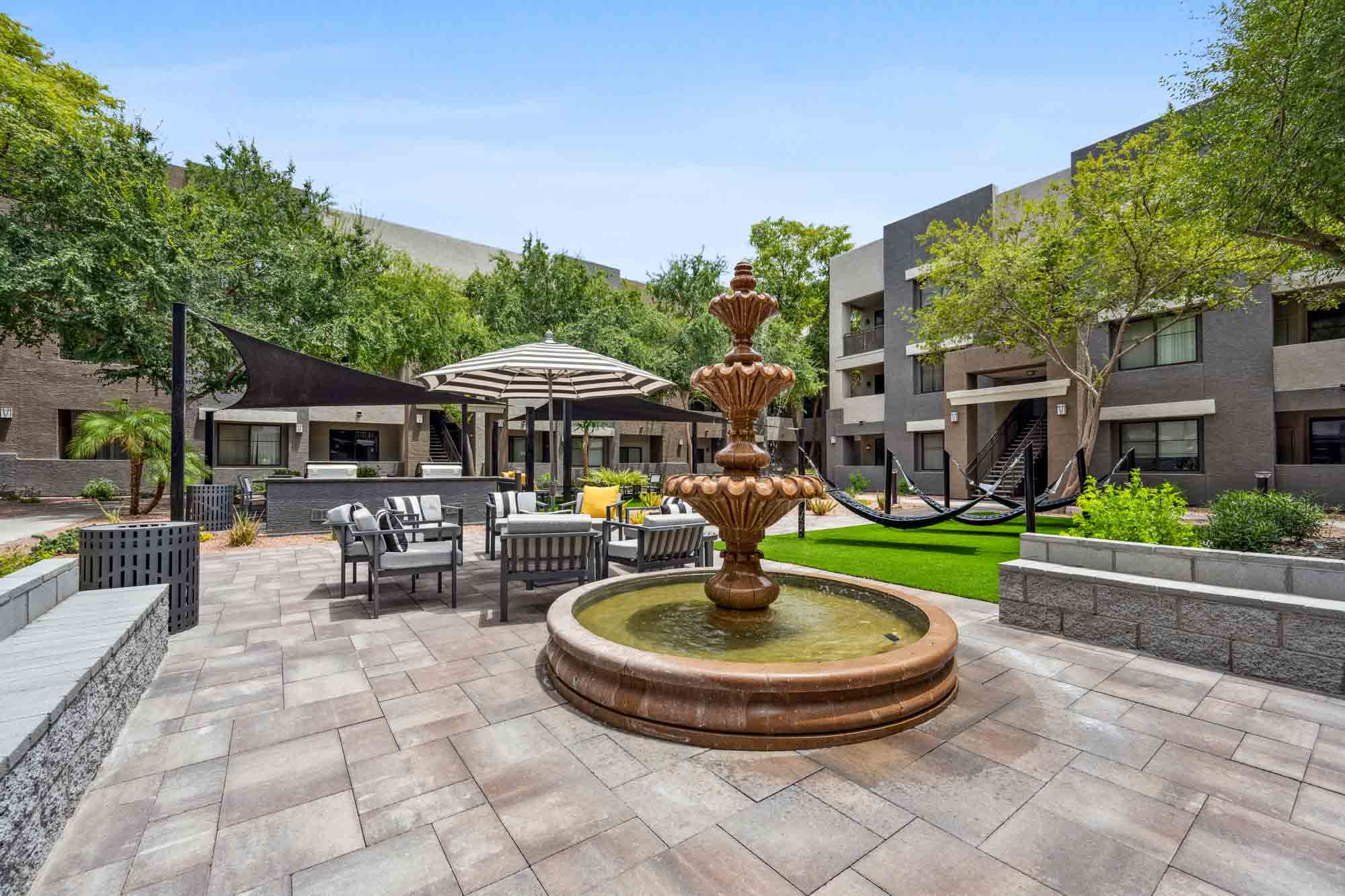 Zone Westgate, Glendale, AZ, Courtyard
