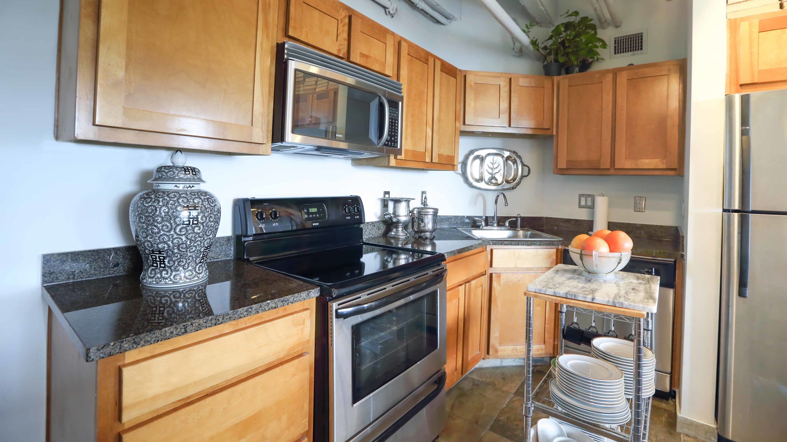 230 West Alabama Image 9