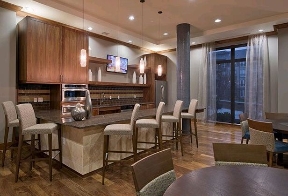 Icon at Dulles Station Image 7