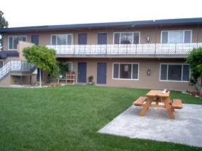 Sallie Lane Courtyard Image 4