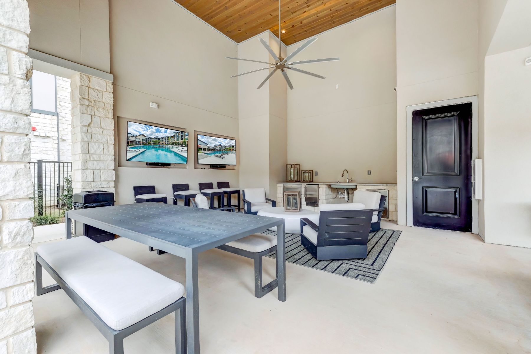 Oxly at The Merc Image 20