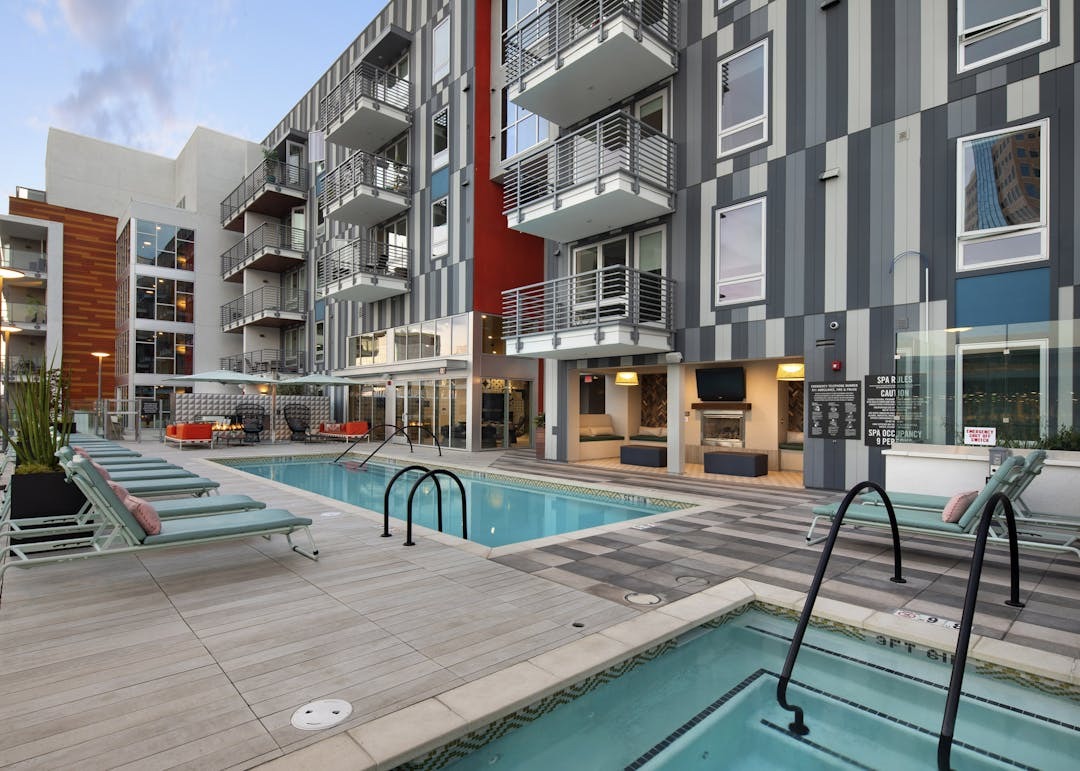 AMLI Park Broadway Image 1