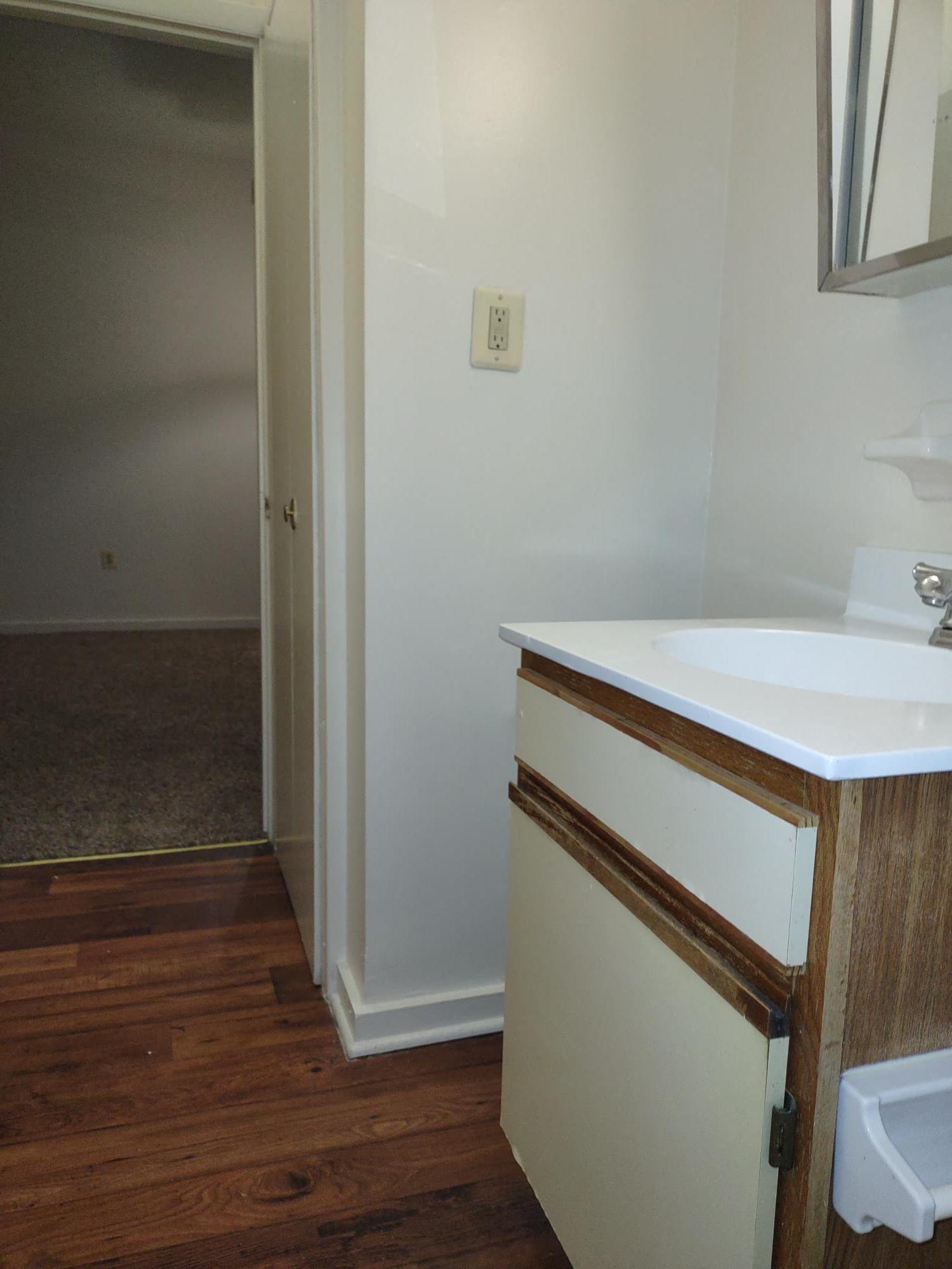 Marlboro Classic Apt & Redwood Square Image 68